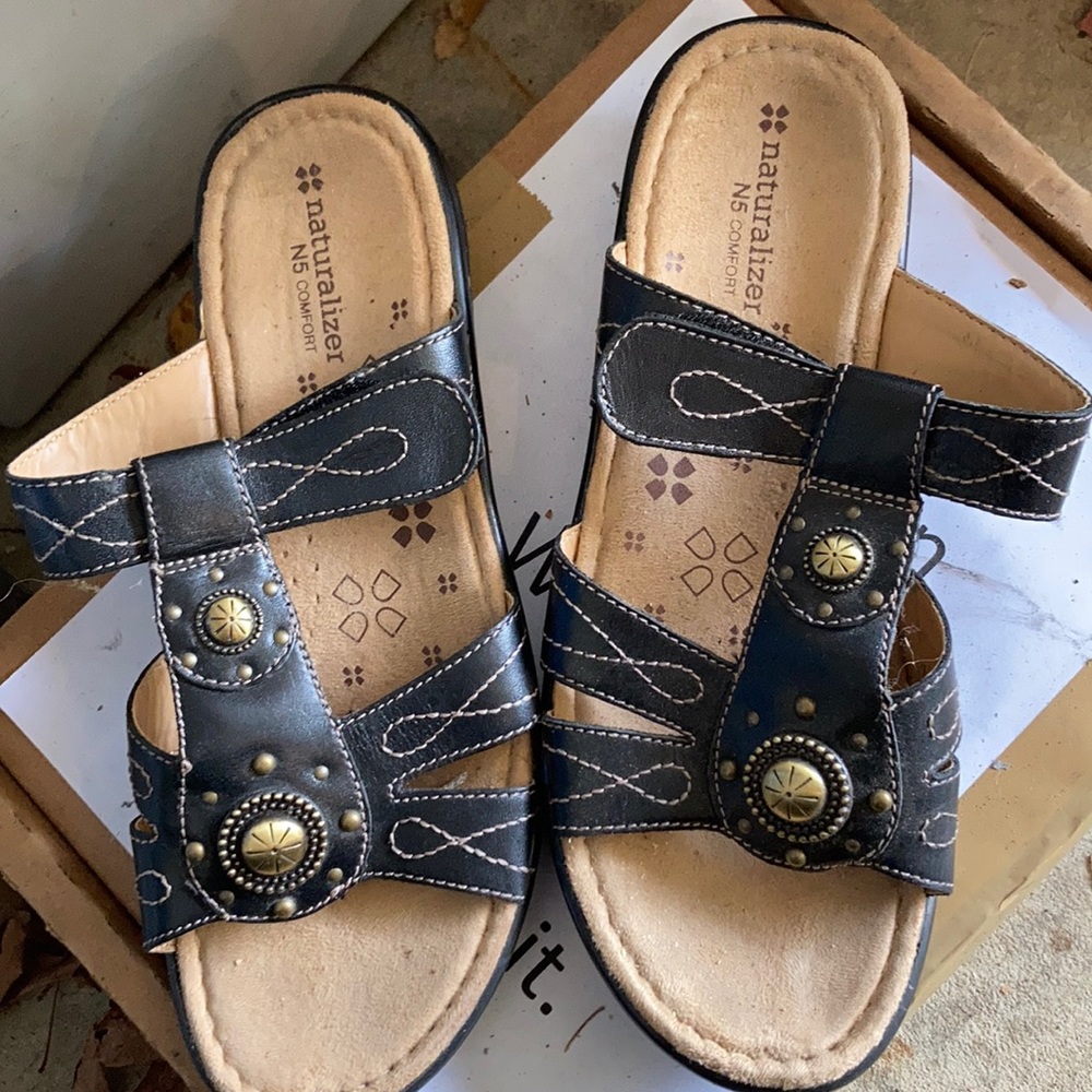 Naturalizer Black Sandals. Size 8